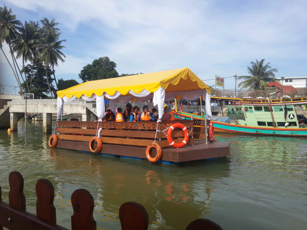 Cruise Besut river1.png